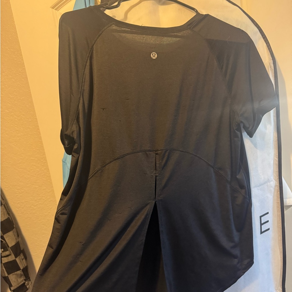 lululemon athletica Black Short Sleeve Flow Back Tee